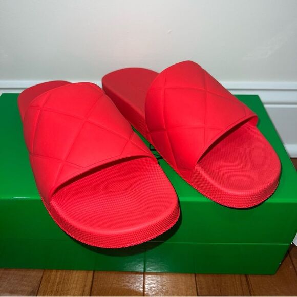 Bottega Veneta Men's Red/Orange Quilted Rubber Slide Sandals - Picture 3 of 16